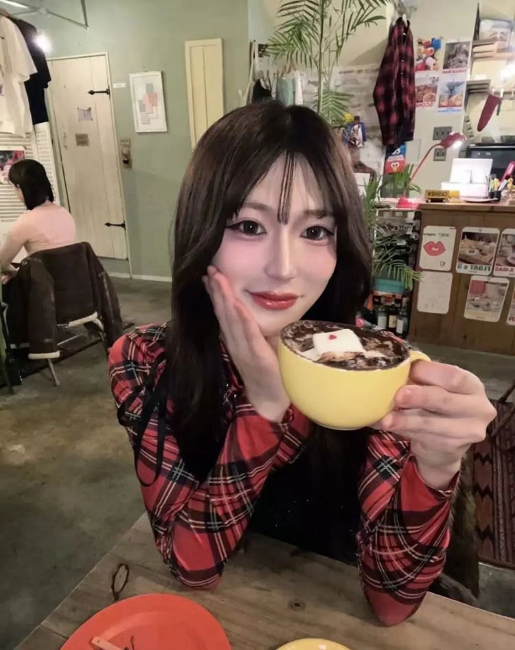 日本22岁头牌陪酒女，过去竟是一身汗臭的棒球体育生？
