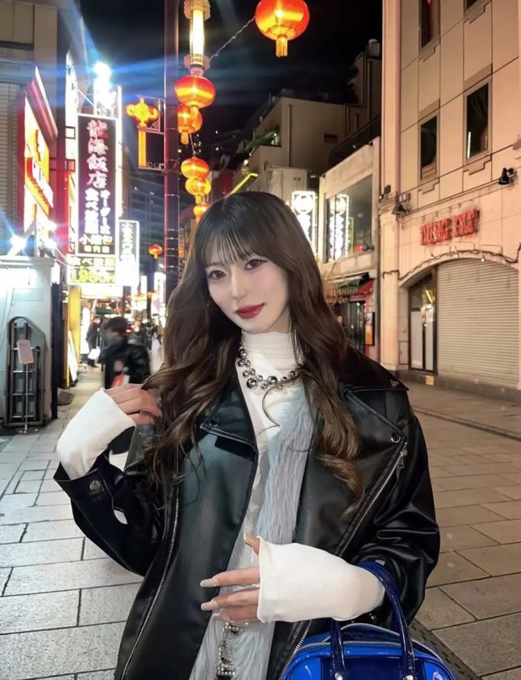 日本22岁头牌陪酒女，过去竟是一身汗臭的棒球体育生？