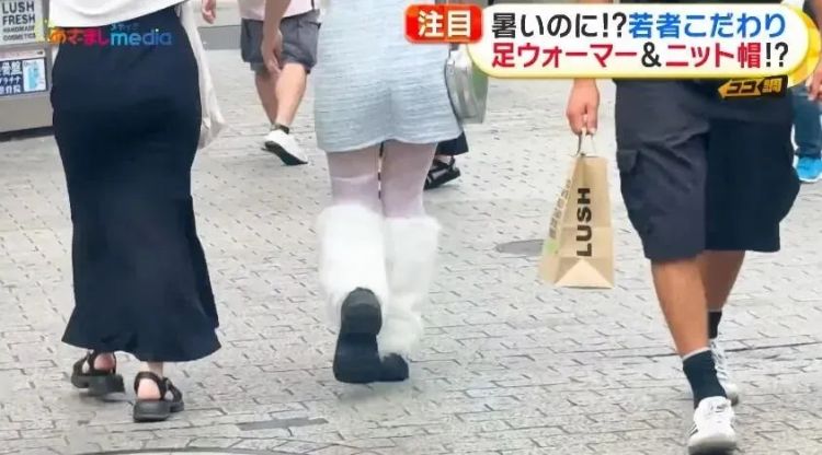 日本高温近40℃！樱花妹硬要长靴出街，热到靠喷雾续命？网友：这味儿不敢想...