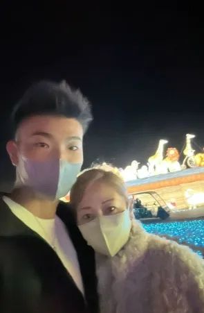 日本一妈妈改嫁女儿的同学，女儿：我拿你当同学你想当我爸？