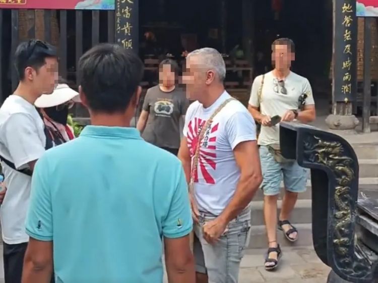 韩国欧巴当街殴打“精日”台湾男大，网友却叫好：果然中韩友谊要靠日本！