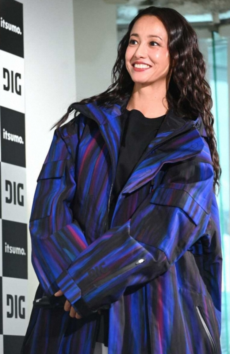 泽尻英龙华时隔1年8个月公开亮相 与洼冢洋介15年后再合作