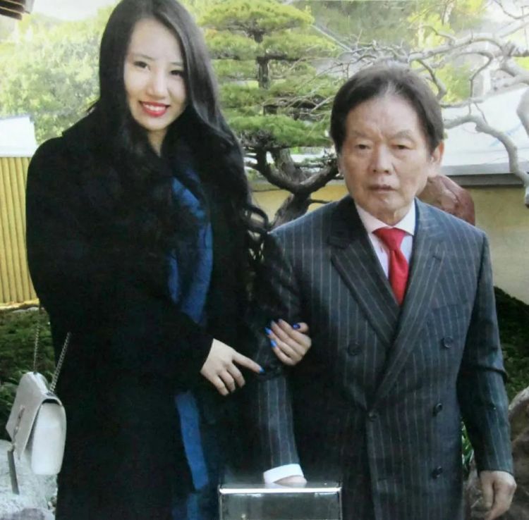 日本成人女星嫁77岁富豪，每月白拿百万不满足弄死老公却无罪？