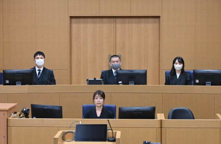 安倍晋三枪击案首次公审 被告承认杀人但否认政治动机