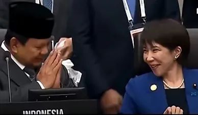 交际花高市早苗和其他领导人搂搂抱抱!日本人观点两极分化,有人要“守护高市的笑容” 交际花高市早苗和其他领导人搂搂抱抱!日本人观点两极分化,有人要“守护高市的笑容”