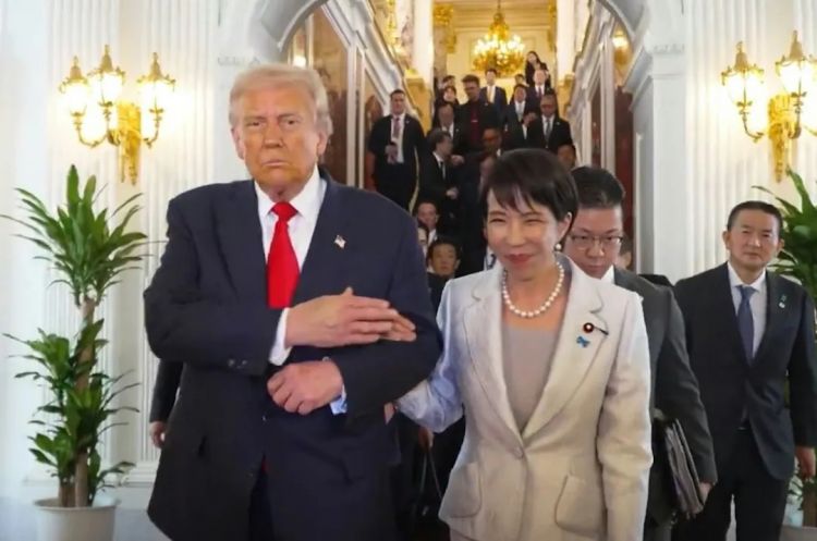 交际花高市早苗和其他领导人搂搂抱抱!日本人观点两极分化,有人要“守护高市的笑容” 交际花高市早苗和其他领导人搂搂抱抱!日本人观点两极分化,有人要“守护高市的笑容”