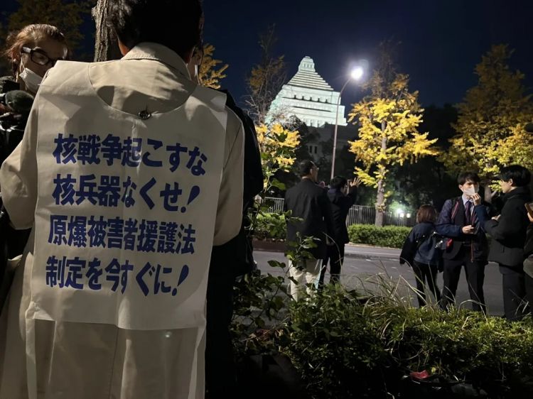 中国爱豆遭到日本人疯狂抵制，竟是因为买的台灯让他们集体崩溃？