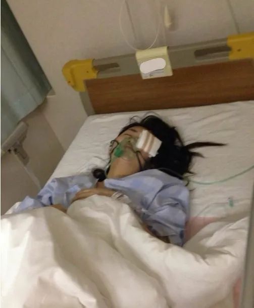 日本大专女孩打工途中左眼失明!恢复后出道当歌手,却被指责装可怜? 日本大专女孩打工途中左眼失明!恢复后出道当歌手,却被指责装可怜?