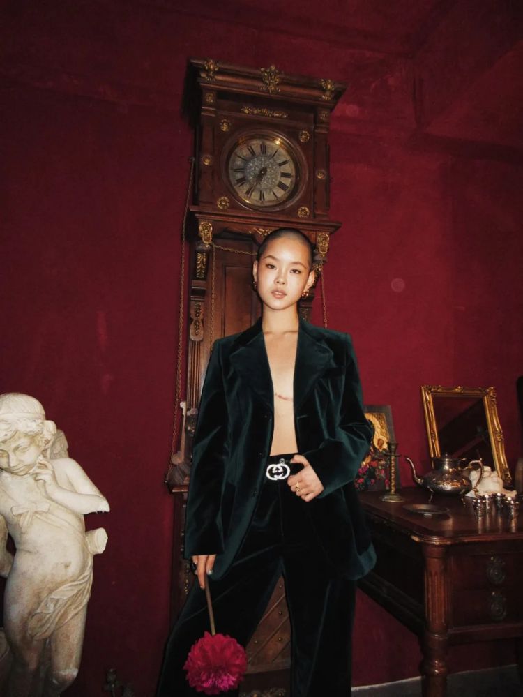 20岁日本女团成员切除胸部，称“做女人很奇怪”