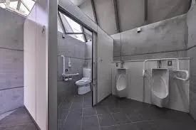 80岁日本大爷在公厕惨遭中国籍41岁男子猥亵，网友炸锅…