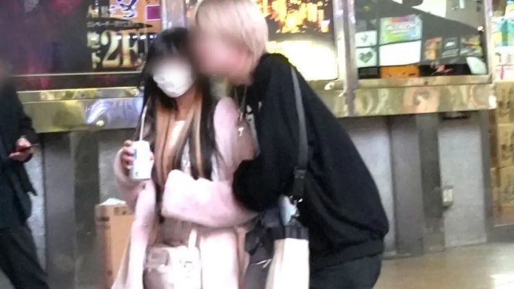 日本风俗妹升级冷血诈骗女王，谎称堕胎讹老头千万积蓄，只为砸钱给牛郎男友？