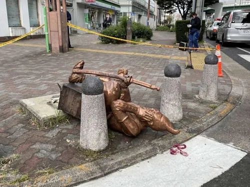 日本街头丰臣秀吉像惨遭“斩首”,凶手竟是出差醉酒的警察? 日本街头丰臣秀吉像惨遭“斩首”,凶手竟是出差醉酒的警察?