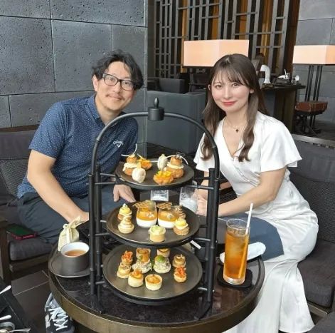 日本销冠女孩如愿嫁50岁大叔,上综艺秀恩爱却被喷“找干爹”?比起金钱,她直言更担心“造人没劲”… 日本销冠女孩如愿嫁50岁大叔,上综艺秀恩爱却被喷“找干爹”?比起金钱,她直言更担心“造人没劲”…