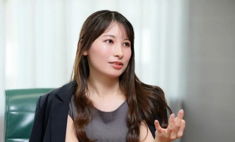 日本销冠女孩如愿嫁50岁大叔,上综艺秀恩爱却被喷“找干爹”?比起金钱,她直言更担心“造人没劲”… 日本销冠女孩如愿嫁50岁大叔,上综艺秀恩爱却被喷“找干爹”?比起金钱,她直言更担心“造人没劲”…