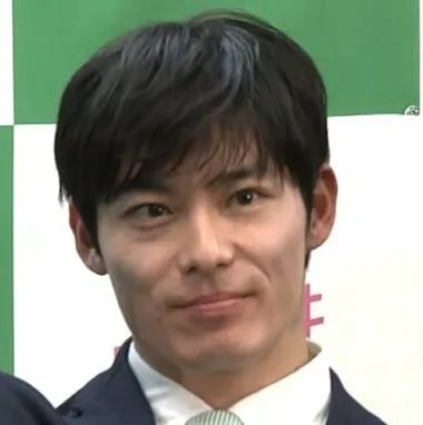 日本最年轻知事酷似韩国爱豆，一上任便让全网兴奋？但有人却瞧不起：“只是个花瓶”…