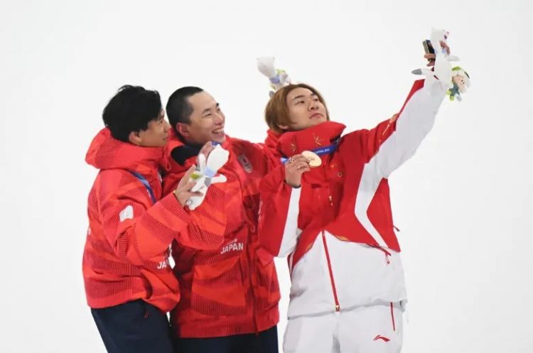 苏翊鸣冬奥会上对两位日本选手