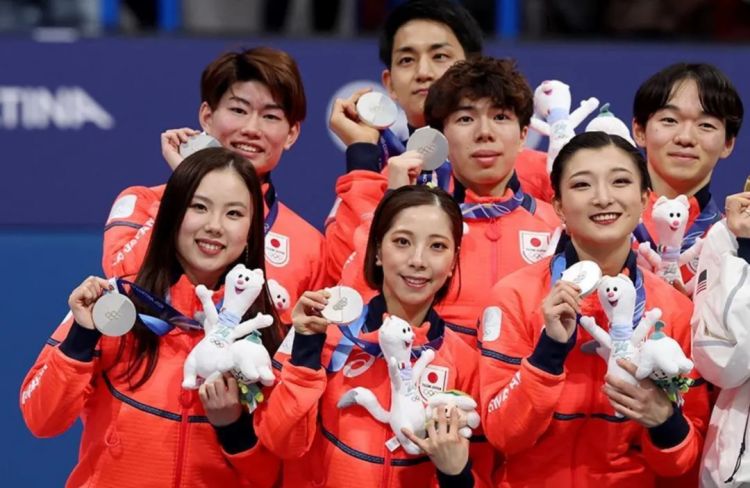 第275期:众议院选举大胜 日本进入高市早苗首相时代?米兰冬奥日本花滑团体摘银;平成的山口百惠闪婚?| 百通板 第275期:众议院选举大胜 日本进入高市早苗首相时代?米兰冬奥日本花滑团体摘银;平成的山口百惠闪婚?| 百通板