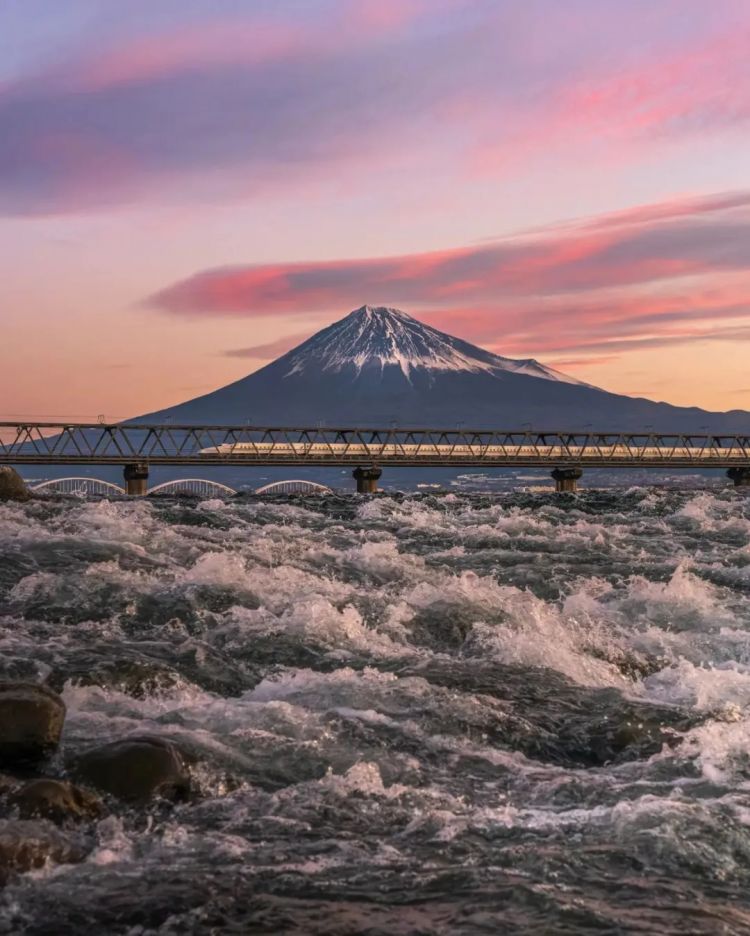 高市早苗连任;米兰冬奥男子花滑爆冷?《柯南》毛利兰声优病休 娜美声优代班?中森明菜复出巡演;| 百通板 高市早苗连任;米兰冬奥男子花滑爆冷?《柯南》毛利兰声优病休 娜美声优代班?中森明菜复出巡演;| 百通板
