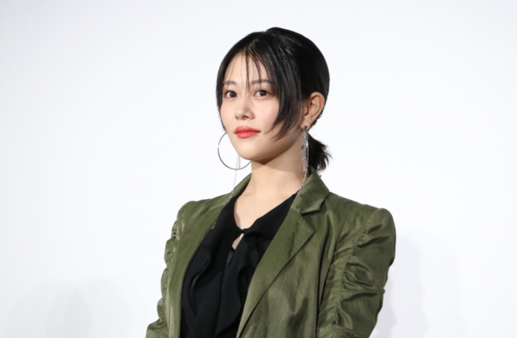 高畑充希产后首度公开亮相 笑容满面感谢观众祝福 