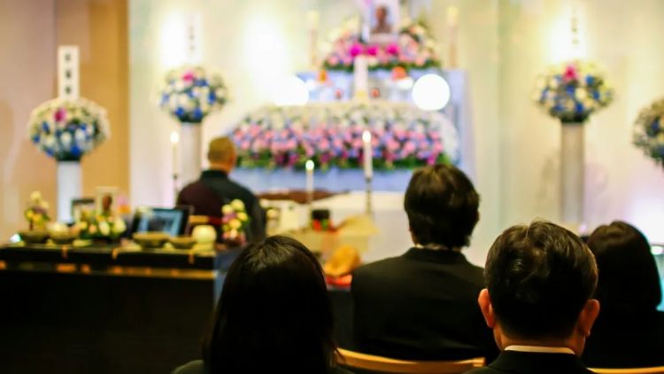 中国老板，一年为上万日本人送葬