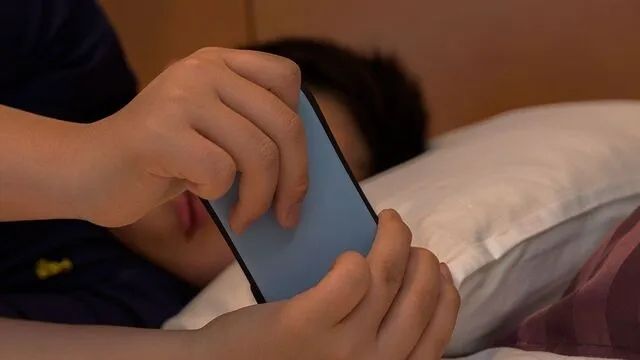 日本初中生赌怪零花钱花完摸父母钱包豪掷700万,网友笑道“这孩子肯定狠赚过一笔” 日本初中生赌怪零花钱花完摸父母钱包豪掷700万,网友笑道“这孩子肯定狠赚过一笔”