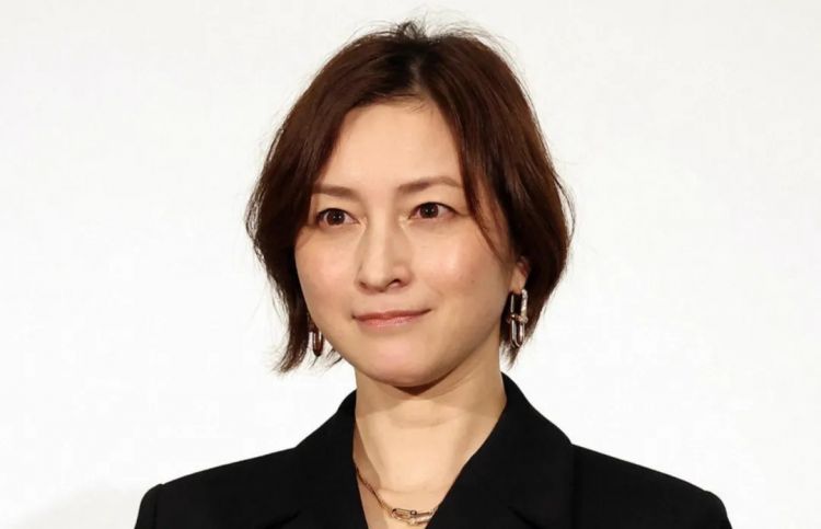 第282期：东京万人集会抗议高市早苗修宪？自卫队军官闯入中国大使馆；日本或于4月实现学校免费供餐？内田有纪X柏原崇秘密完婚？| 百通板