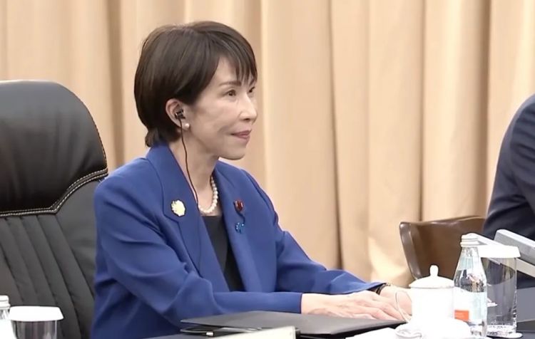 高市早苗欲讨好马克龙,拉着他上演“龟派气功”?日本网民气不打一处来,但却有人夸她有“大智慧”? 高市早苗欲讨好马克龙,拉着他上演“龟派气功”?日本网民气不打一处来,但却有人夸她有“大智慧”?