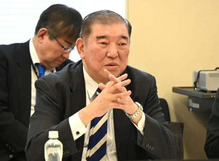 第283期:高市早苗公布个人资产?日本中学制服价格飙升 或统一制服?绫濑遥写3万封情书?| 百通板 第283期:高市早苗公布个人资产?日本中学制服价格飙升 或统一制服?绫濑遥写3万封情书?| 百通板