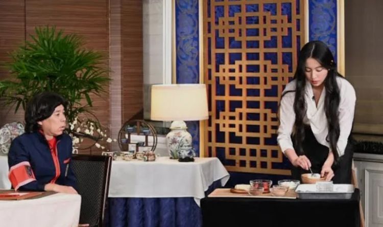 木村拓哉吃相难看引争议?手肘撑桌、伸舌头、吧唧嘴…日网:50多岁的人还这么没教养! 木村拓哉吃相难看引争议?手肘撑桌、伸舌头、吧唧嘴…日网:50多岁的人还这么没教养!