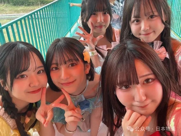 日本地下偶像见面会出现“0人到场”，女团们哭了的照片惹人心疼后人气暴涨