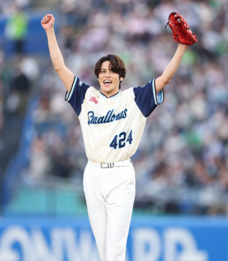 宫野真守宣传《超级马里奥》 棒球赛开球仪式展现