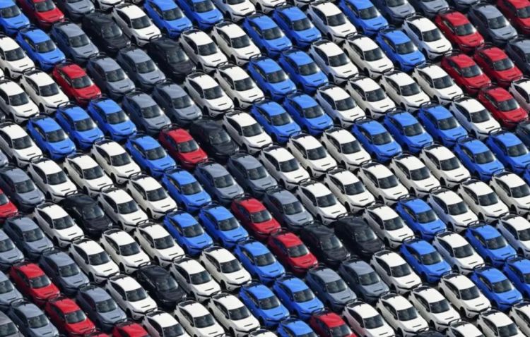 第285期：高市早苗入选时代百大人物 但支持率再创新低？日本大幅放宽武器出口限制？网飞将拍高达真人版 | 百通板