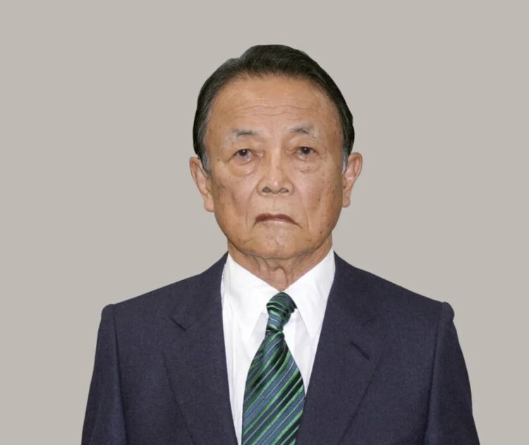 第285期：高市早苗入选时代百大人物 但支持率再创新低？日本大幅放宽武器出口限制？网飞将拍高达真人版 | 百通板