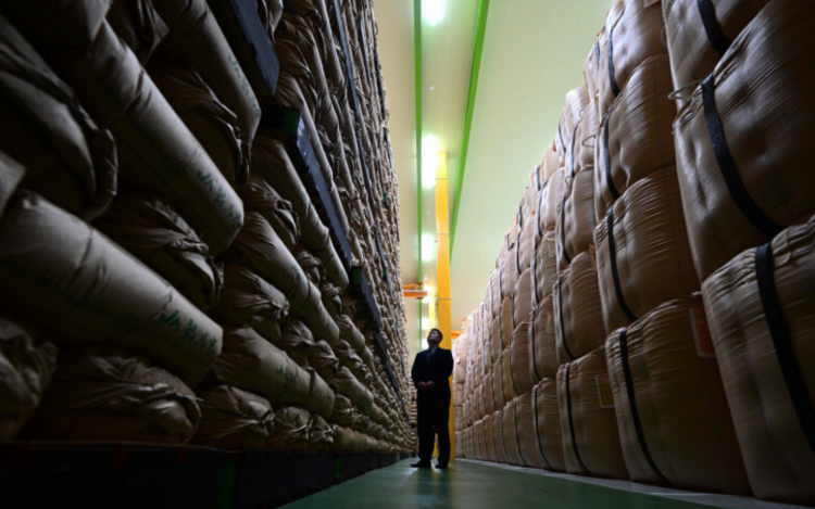 日本拟回购15万吨储备大米 平衡市场供需与粮食安全