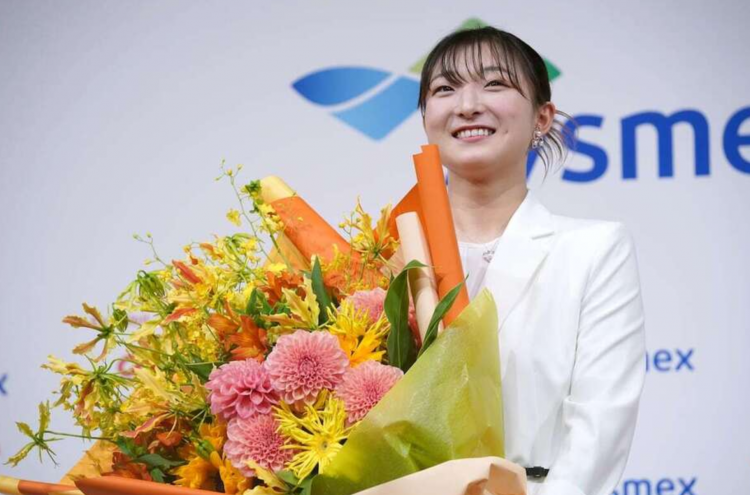 日本花滑名将坂本花织宣布退役并结婚