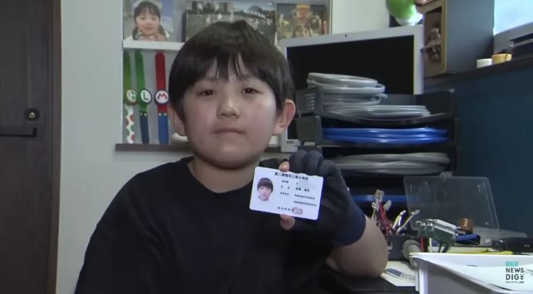 日本小孩哥才九岁就拿下国家电工证!?操作堪比老师傅,专家看了都想直发Offer! 日本小孩哥才九岁就拿下国家电工证!?操作堪比老师傅,专家看了都想直发Offer!