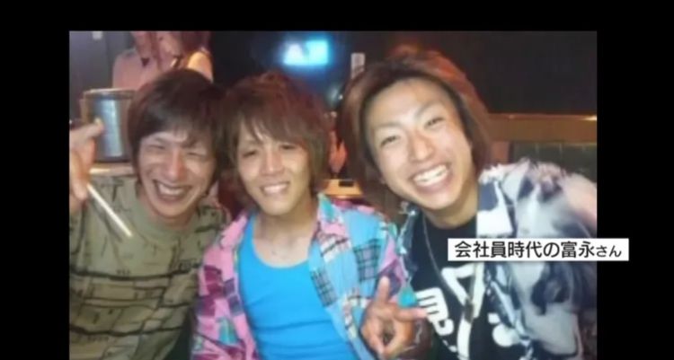 东京牛郎回家再次摇身变“牛郎”!但这次大家心甘情愿为他掏钱,并直呼:这“牛郎”太帅了! 东京牛郎回家再次摇身变“牛郎”!但这次大家心甘情愿为他掏钱,并直呼:这“牛郎”太帅了!