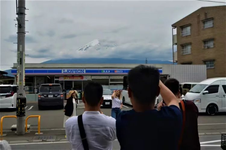 中国网红在富士山前跳舞拍视频,却被日本右翼挂推特引导网暴?连好多日本人都看不下去了…… 中国网红在富士山前跳舞拍视频,却被日本右翼挂推特引导网暴?连好多日本人都看不下去了……