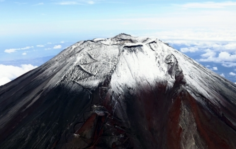 富士山封山期登山者年逾万人 禁令难阻冒险行为 富士山封山期登山者年逾万人 禁令难阻冒险行为