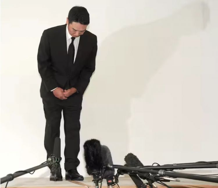 坑爹!日本国民级大佬随手推了女儿一把,竟因AI一句话事业全毁?! 坑爹!日本国民级大佬随手推了女儿一把,竟因AI一句话事业全毁?!