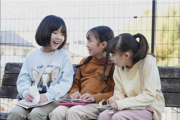 都2026年了,日本人还在疯抢贴纸!原价翻倍、山寨横行,童年回忆为何变味? 都2026年了,日本人还在疯抢贴纸!原价翻倍、山寨横行,童年回忆为何变味?