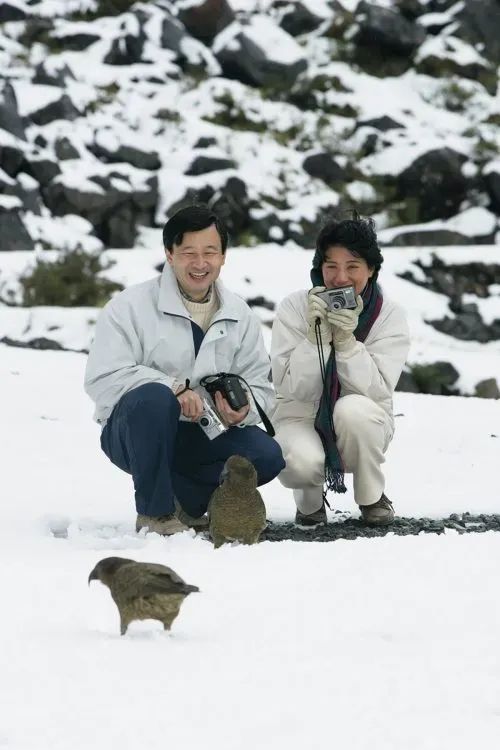 “这一生我会用尽全力守护你”:日本天皇夫妇成婚33周年,重温两人那些治愈温柔的笑容 “这一生我会用尽全力守护你”:日本天皇夫妇成婚33周年,重温两人那些治愈温柔的笑容
