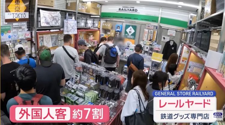 熊本熊成时尚单品、电车扶手带回家健身?这届去日本的欧美游客,都在买什么离谱伴手礼? 熊本熊成时尚单品、电车扶手带回家健身?这届去日本的欧美游客,都在买什么离谱伴手礼?