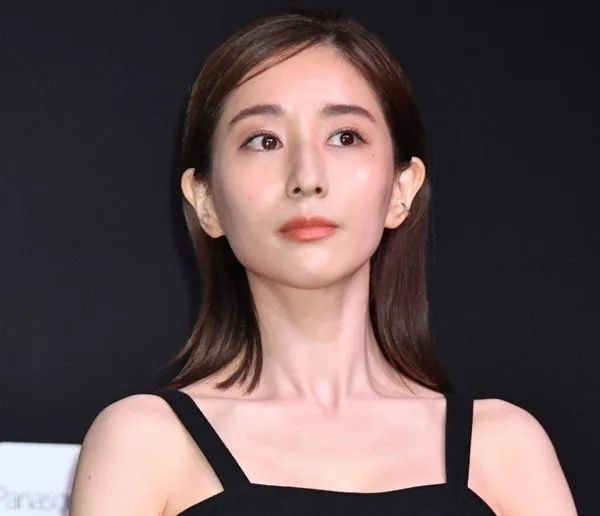 日本超高颜值艺人情侣官宣结婚！女方已怀有身孕？日网：孩子得有多好看！