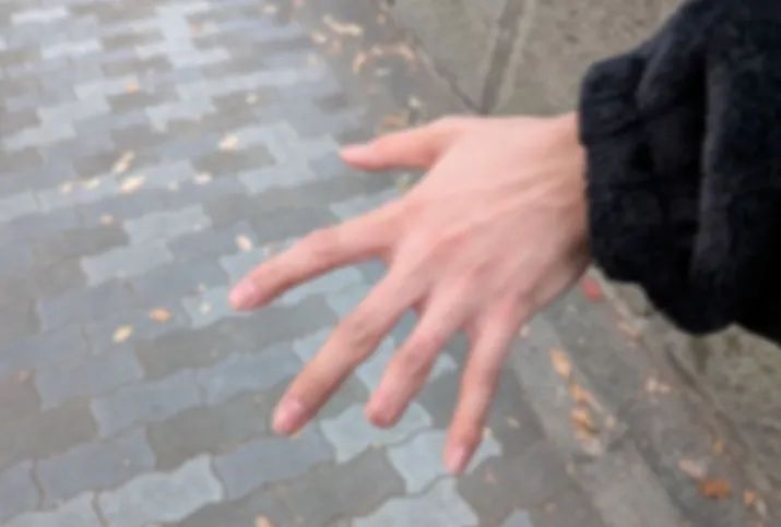 日本病娇女剪男友〇头喂狗,还亲自切下他的手指?!男子:我永远不离开你! 日本病娇女剪男友〇头喂狗,还亲自切下他的手指?!男子:我永远不离开你!