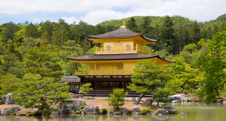 日本一实习僧火烧寺庙，竟是因为修行太苦？！日网：三岛由纪夫的棺材板快压不住了…