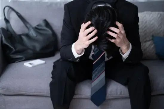 东京大学“抑郁学生激增”,年薪500万却仍感挫败!?那些困在“东大”里的做题家… 东京大学“抑郁学生激增”,年薪500万却仍感挫败!?那些困在“东大”里的做题家…