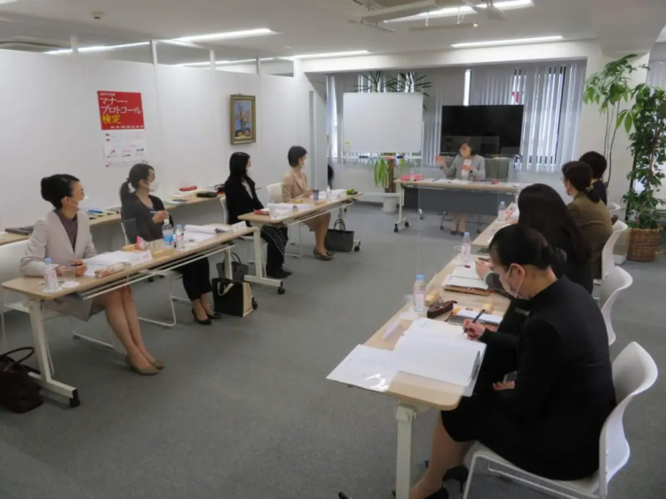日本贵妇丈夫欠债跑路，与孩子在上海沦为穷光蛋…“重生”归来已成公主，逆袭成业界顶