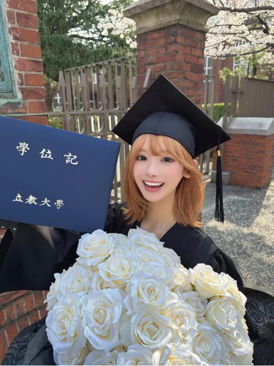 日本“站姐”为爱豆送花，却因“出风头”被持续网暴？最后竟选择直播终结自己……