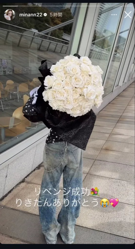 日本“站姐”为爱豆送花，却因“出风头”被持续网暴？最后竟选择直播终结自己……